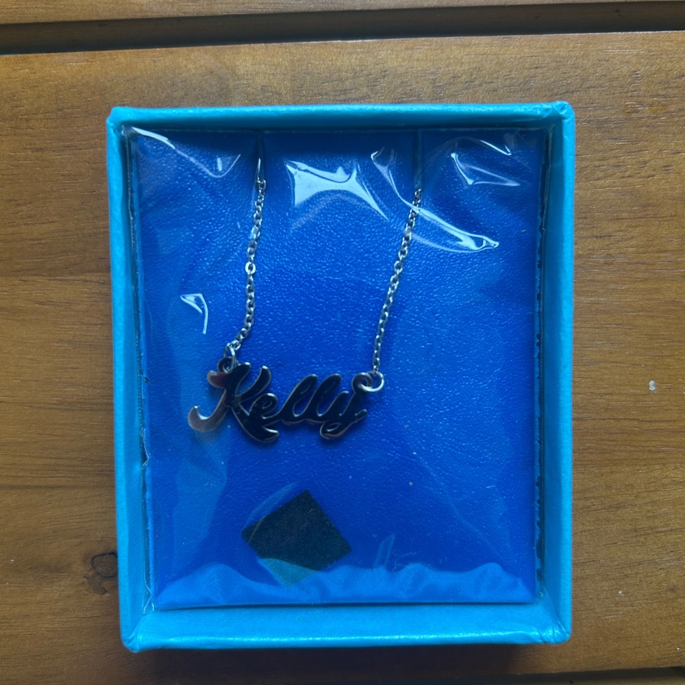 “Kelly” Silver-plated Name Necklace